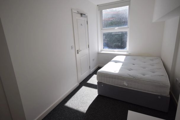 To Rent Holdenhurst Road, Lansdowne, Bournemouth, BH8 £2,600 pcm Tenancy Info - Photo 1