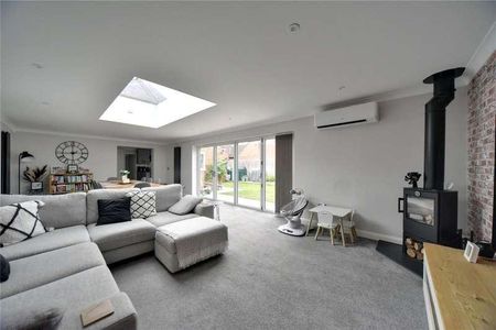 Hawthorn Walk, Beck Row, Bury St. Edmunds, Suffolk, IP28 - Photo 2