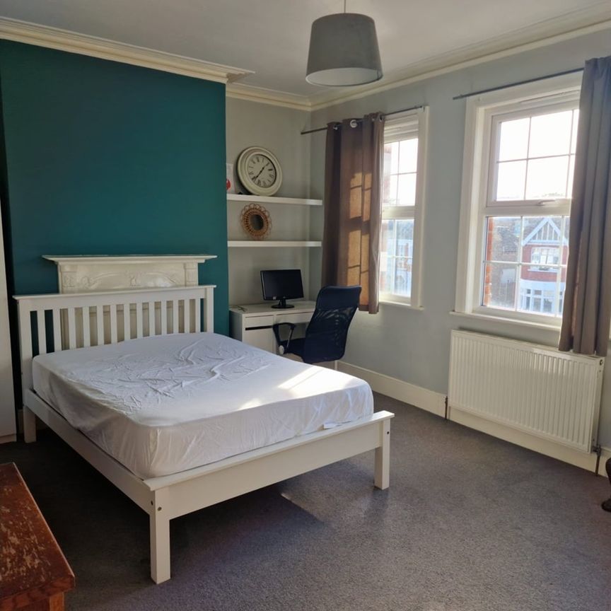 5 Bed Flat, Green Lanes, N13 - Photo 1