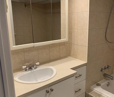 Montréal-Est – Grand logement 5 1/2 à louer - Photo 3