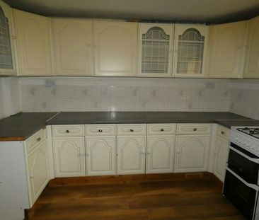 Terraced House to rent on - Photo 5