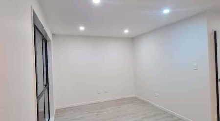 Stunning Four Bedroom Townhouse - Photo 4