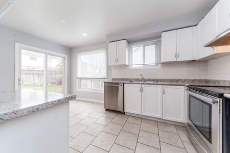 For Lease - 1447 Fleming Court, Oshawa, Ontario - Photo 5