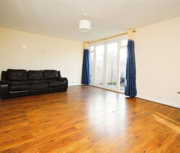 3 bedroom end of terrace house to rent - Photo 2