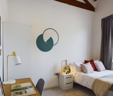 Stunning 9-Bed Student House – High Specification & Bills Included - Photo 1