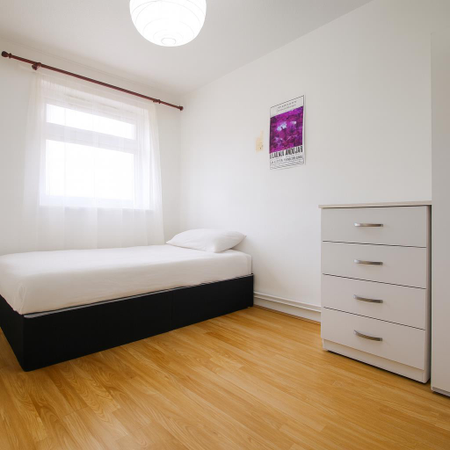 4 bedroom flat to rent - Photo 5