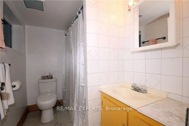 Detached Home For Lease | W9045475 - Photo 1