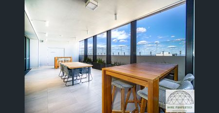 PARTIALLY-FURNISHED CITY RESIDENCE* - Photo 2