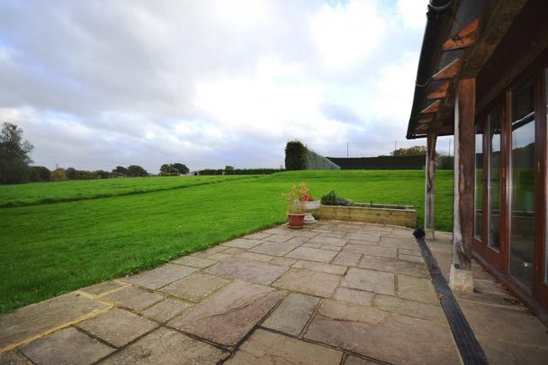 2 bedroom detached bungalow to rent - Photo 1