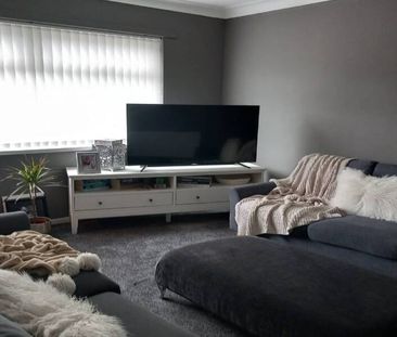 Furnished 3 Bedroom Duplex Apartment - Photo 5