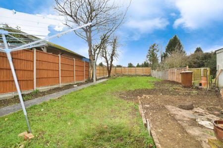 3 bedroom semi-detached house to rent - Photo 2