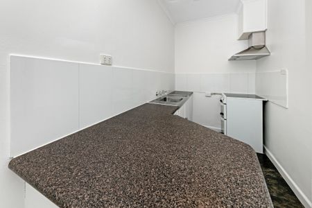 First floor, Light & Bright! - Photo 2