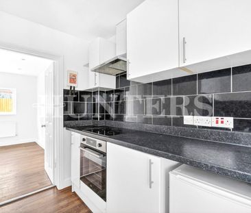 1 bedroom Flat To Let - Photo 2