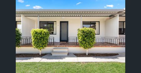 Light Filled Easy Living - Photo 3