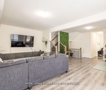 For Lease - 13 Ferragine Crescent, Bradford West Gwillimbury, Ontario - Photo 2