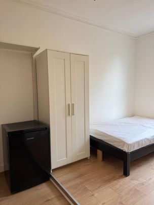 Bedsit, Sandringham Road, E8 - Photo 1