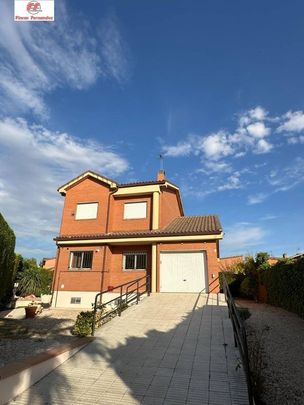 Luxury 3 room Detached House for rent in Mejorada del Campo, Spain - Photo 1