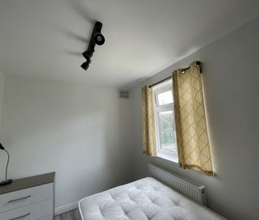 ***BILLS INCLUDED***Woodyates Road , ... - Photo 5