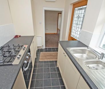 2 bedroom semi-detached house to rent - Photo 4