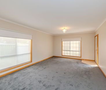 Charming 2 Bedroom Townhouse in a Convenient Location - Photo 2