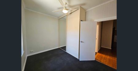 **SHORT TERM RENTAL** 3 BEDROOM HOUSE WITH A/C - Photo 5