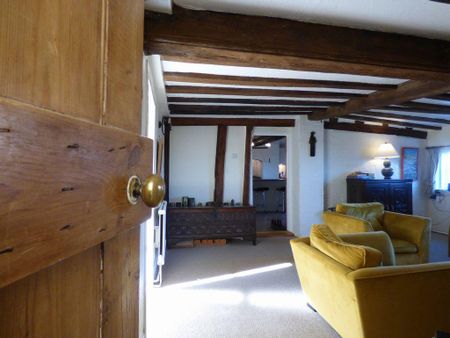 4 bedroom semi-detached house to rent - Photo 2