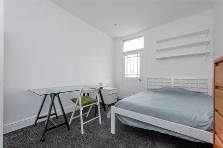 3 bedroom apartment to rent - Photo 2