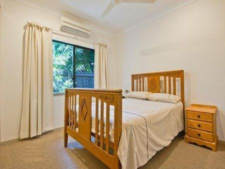 Modern Family Living in a Tranquil Setting - 11 Coccoloba Redlynch - Photo 3