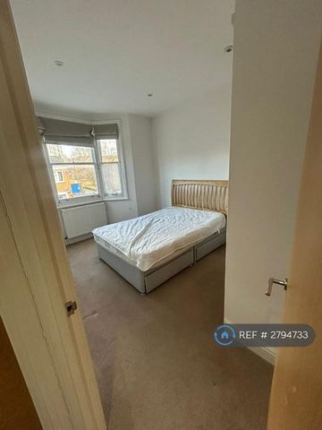 4 bedroom detached house to rent - Photo 3