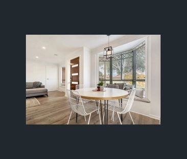 Spacious 3-Bedroom Home – Walk to Craigieburn Station!! - Photo 6