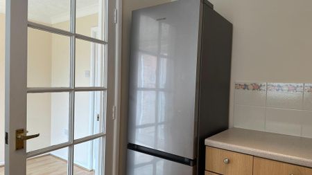 3 bedroom end of terrace house to rent - Photo 4