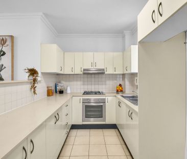 Modern Unit in Prime Location! - Photo 3