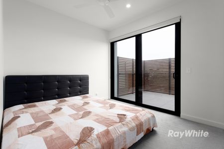 Stylish and Spacious 2-Bedroom Apartment in Carnegie - Photo 4