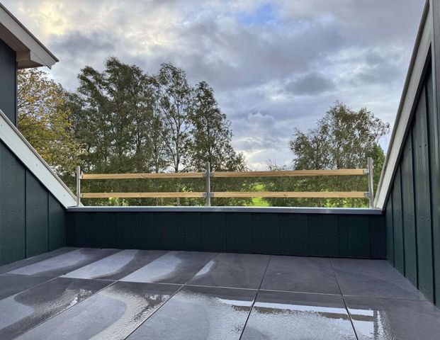 Erstbezug: Extravagante Dachgeschosswohnung mit Einbauküche und Loggia in Kanallage von Spetzerfehn - Foto 1