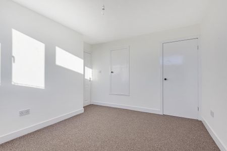 3 bedroom flat to rent - Photo 5