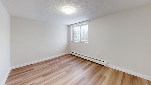 1 Ullswater Drive, Crystal Bay - Lakeview Park, Ottawa, ON - Photo 1