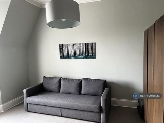 3 bedroom flat to rent - Photo 1