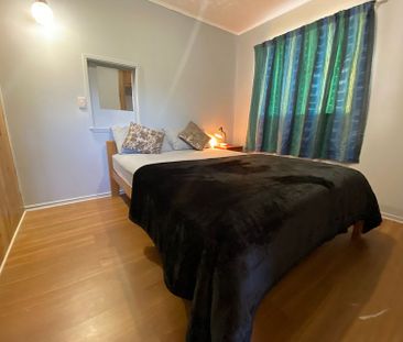 Ready to move in furnished 2BR Home in Glen Eden! - Photo 1