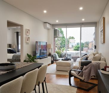 Convenient location and beautifully renovated - Photo 1