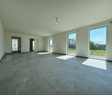 Instapklare nieuwbouwwoning met 4 slaapkamers en bureau te Kortemark - Photo 2