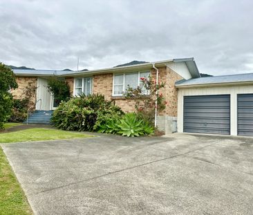 4 bedroom, 1 bathroom home on an a corner site in Te Aroha opposite... - Photo 4