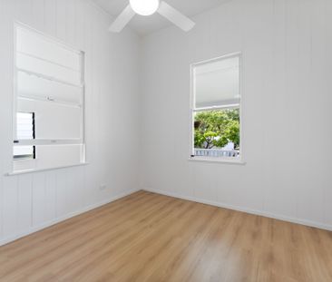 Beautiful Renovated Queenslander&excl; - Photo 3