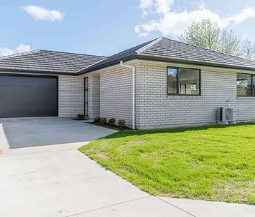 Brand new Living! - Photo 5