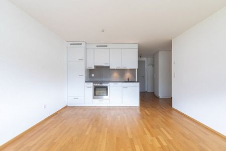 Modern living in a quiet residential area - Photo 4