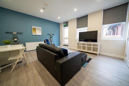 4 bedroom flat to rent - Photo 2