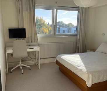 2 Bed Flat, Greenwich, SE10 - Photo 3