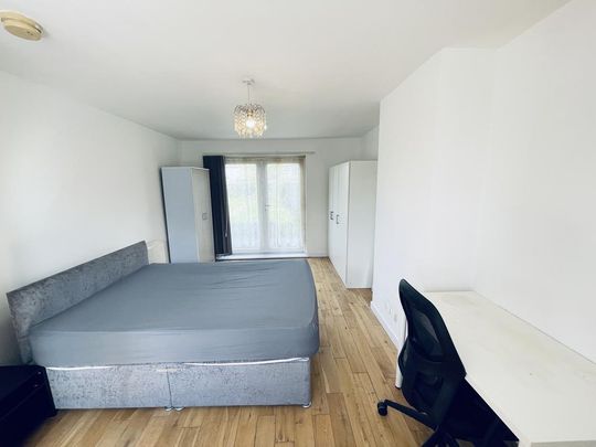 4 bedroom terraced house to rent - Photo 1