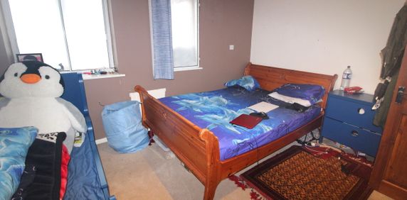 Pickwick Close, Hounslow - Photo 2