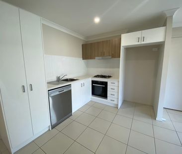 Two Bedroom Flat! - Photo 4