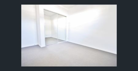 Modern Three Bedroom Unit - Private Balcony - Air Con - Photo 3